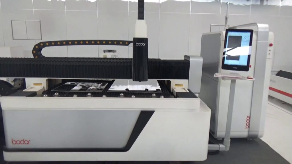 เครื่องตัดเลเซอร์ cnc